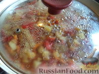 Фото приготовления рецепта: Овощное рагу с баклажанами, сладким перцем и картофелем - шаг №8