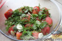 Фото приготовления рецепта: Быстрые соленые помидоры с медом - шаг №5