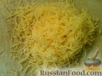 Фото приготовления рецепта: Отварные баклажаны с сыром и чесночным соусом - шаг №6