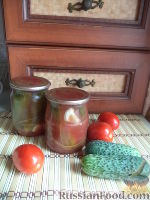 Фото к рецепту: Огурцы консервированные в томатном соке