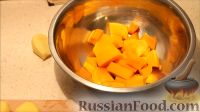 Фото приготовления рецепта: Тыквенный крем-суп с курицей - шаг №2