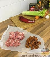 Фото приготовления рецепта: Пикантное рагу из свинины с чоризо - шаг №2
