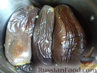 Фото приготовления рецепта: Баклажаны, соленые с чесноком - шаг №8