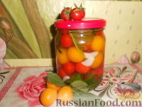 Фото к рецепту: Маринованные помидоры с алычой (на зиму)