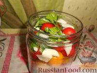Фото приготовления рецепта: Маринованные помидоры с алычой (на зиму) - шаг №4