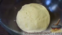 Фото приготовления рецепта: Пирог со сливами в сметанной заливке - шаг №3