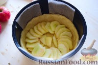 Фото приготовления рецепта: Открытый яблочный пирог (в мультиварке) - шаг №8