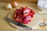 Фото приготовления рецепта: Салат из огурцов и баклажанов в томатном соусе (на зиму) - шаг №2