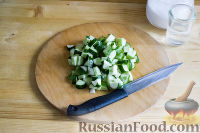 Фото приготовления рецепта: Салат из огурцов и баклажанов в томатном соусе (на зиму) - шаг №5