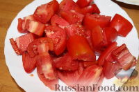 Фото приготовления рецепта: Салат "Зима" из огурцов, помидоров и перца - шаг №3