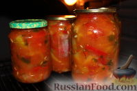 Фото приготовления рецепта: Салат "Зима" из огурцов, помидоров и перца - шаг №11