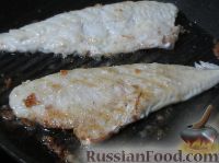 Фото приготовления рецепта: Жареная рыба с острым соусом - шаг №3