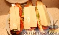 Фото приготовления рецепта: Сэндвич-круассан с курицей - шаг №10
