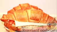 Фото приготовления рецепта: Сэндвич-круассан с курицей - шаг №13