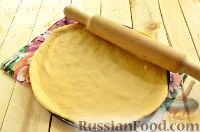 Фото приготовления рецепта: Пирог со свежими сливами - шаг №9