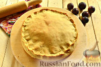 Фото приготовления рецепта: Пирог со свежими сливами - шаг №13