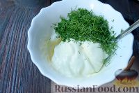 Фото приготовления рецепта: Помидоры черри, фаршированные мидиями и сливочным сыром - шаг №3