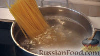 Фото приготовления рецепта: Спагетти под соусом "А-ля болоньезе" - шаг №8