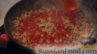 Фото приготовления рецепта: Спагетти под соусом "А-ля болоньезе" - шаг №10