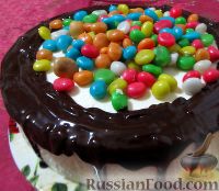 Фото к рецепту: Большой шоколадный торт в белковом суфле