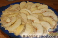 Фото приготовления рецепта: Овсяный пирог с яблоками и изюмом - шаг №10