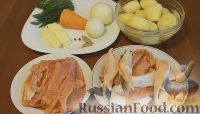 Фото приготовления рецепта: Финский сливочный суп с лососем (Лохикейто) - шаг №1