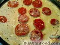 Фото приготовления рецепта: Омлет на кефире, с помидорами - шаг №5