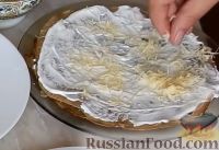 Фото приготовления рецепта: Печёночный торт с грибами и мидиями - шаг №14