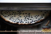 Фото приготовления рецепта: Песочный пирог с клюквой и кокосовым штрейзелем - шаг №14