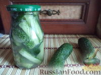 Фото к рецепту: Салат из огурцов в собственном соку