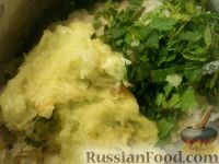 Фото приготовления рецепта: Оладьи из картофеля и кабачков - шаг №4
