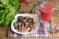 Фото приготовления рецепта: Салат из морепродуктов с арбузом - шаг №2