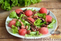 Фото приготовления рецепта: Салат из морепродуктов с арбузом - шаг №10