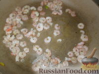 Фото приготовления рецепта: Салат "Венера" с черным рисом и морепродуктами - шаг №6