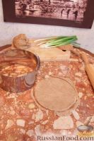 Фото приготовления рецепта: Цельнозерновая лепешка с сыром и зеленым луком - шаг №8