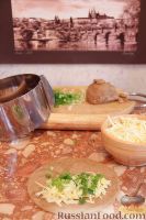 Фото приготовления рецепта: Цельнозерновая лепешка с сыром и зеленым луком - шаг №9
