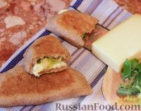 Фото к рецепту: Цельнозерновая лепешка с сыром и зеленым луком