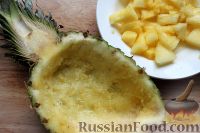 Фото приготовления рецепта: Фруктовый салат в ананасе - шаг №4