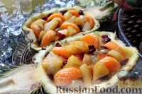 Фото приготовления рецепта: Фруктовый салат в ананасе - шаг №11