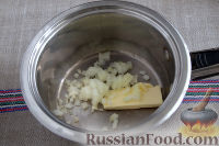 Фото приготовления рецепта: Крем-суп с кольраби и плавленым сырком - шаг №2