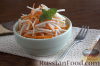 Фото к рецепту: Салат с кольраби и морковью (по-корейски)