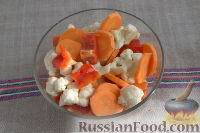 Фото приготовления рецепта: Маринованные пикули из цветной капусты, моркови и перца - шаг №5