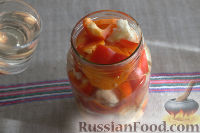 Фото приготовления рецепта: Маринованные пикули из цветной капусты, моркови и перца - шаг №8