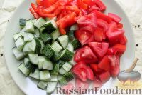 Фото приготовления рецепта: Шопский салат - шаг №3