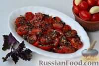Фото к рецепту: Маринованные помидоры черри с базиликом
