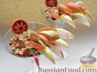 Фото к рецепту: Нарезка "Петушиный хвост" из зимних фруктов, с орехами