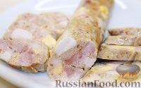 Фото к рецепту: Домашняя куриная колбаса со свининой и сыром