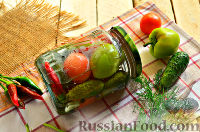 Фото приготовления рецепта: Кабачковый крамбл с помидорами и сыром - шаг №5