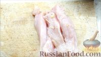 Фото приготовления рецепта: Куриные стрипсы в панировке из кукурузных хлопьев - шаг №4