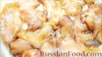 Фото приготовления рецепта: Запеканка из баклажанов, с курицей, помидорами и сыром - шаг №6
